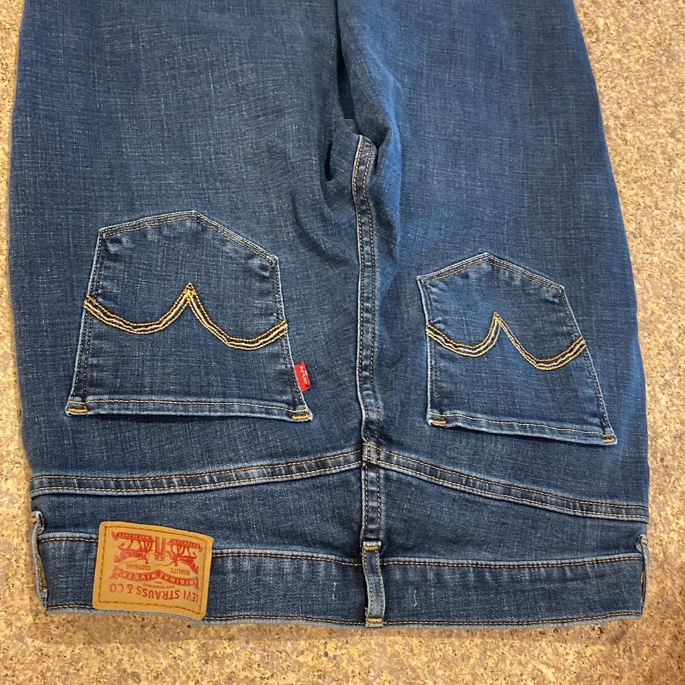Levi’s Classic Blue Jeans 6  Tag says Bootcut? Hemmed? - Picture 13 of 17